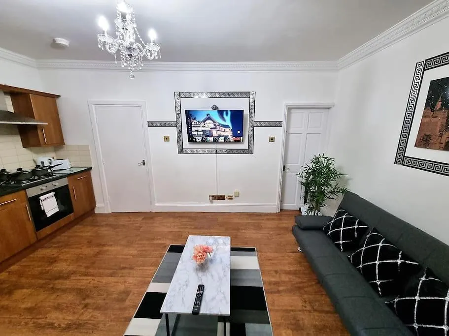 Holiday home *6B7R* Setup For Your Most Relaxed & Amazing Stay + Free Parking + Free Fast Wifi* Morley